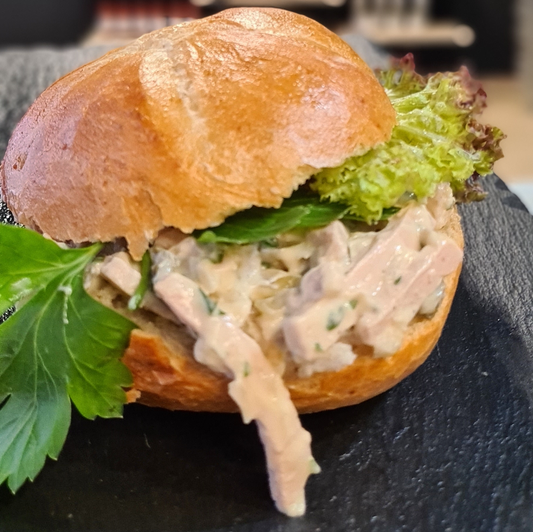 Fleischsalat-Semmel