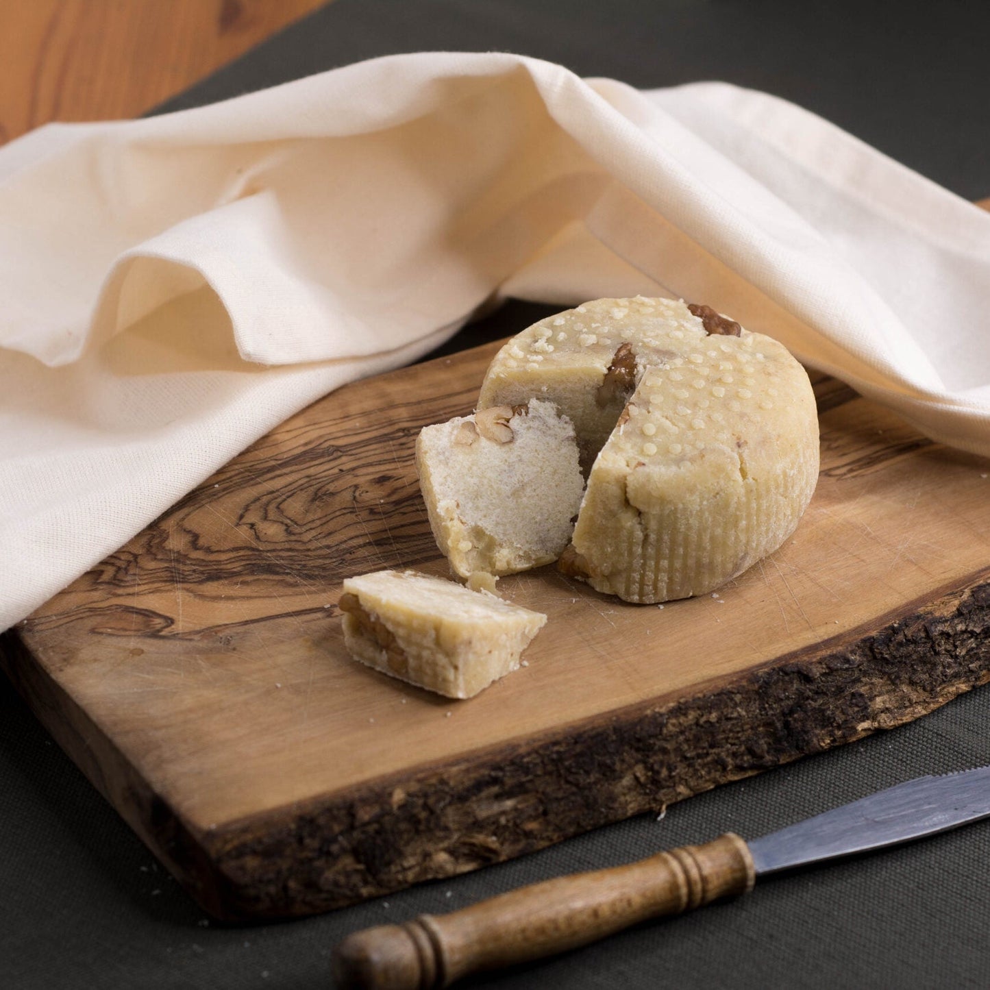 Veganer Hartkeese - Campagnola mit Trüffel & Walnüssen 250g (Caseificio Vegano)
